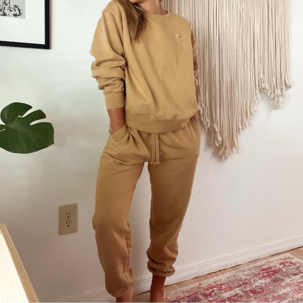 🔻SOLD🔻Champion Jogger/Sweater Loungewear Set